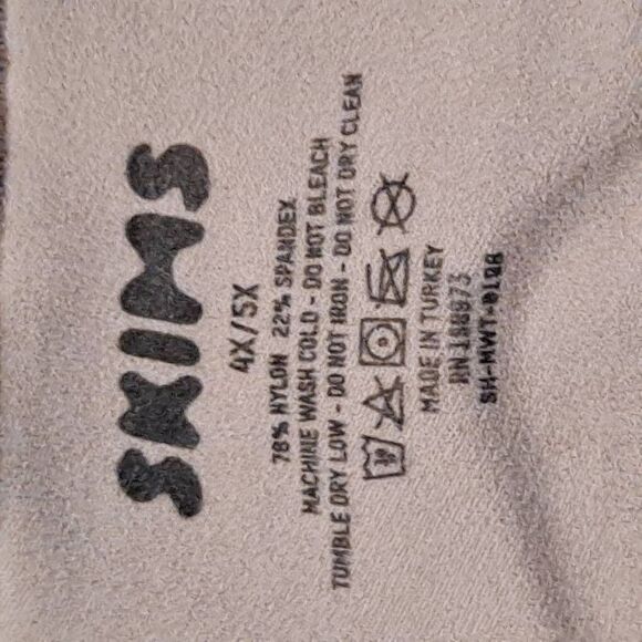 SKIMS Sculpting bottom shaper Nwot - Picture 5 of 5